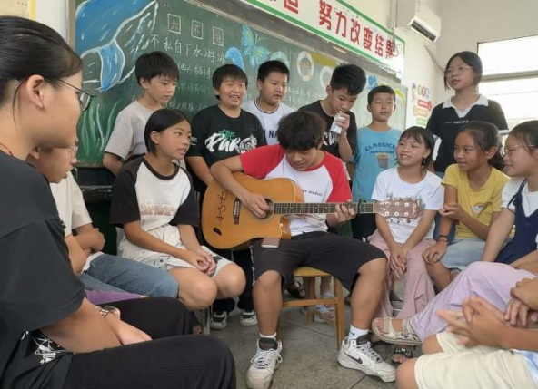 让青春在”自找苦吃“中拔节成长(图文版).docx