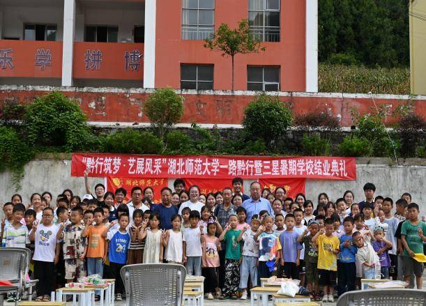 让青春在”自找苦吃“中拔节成长(图文版).docx